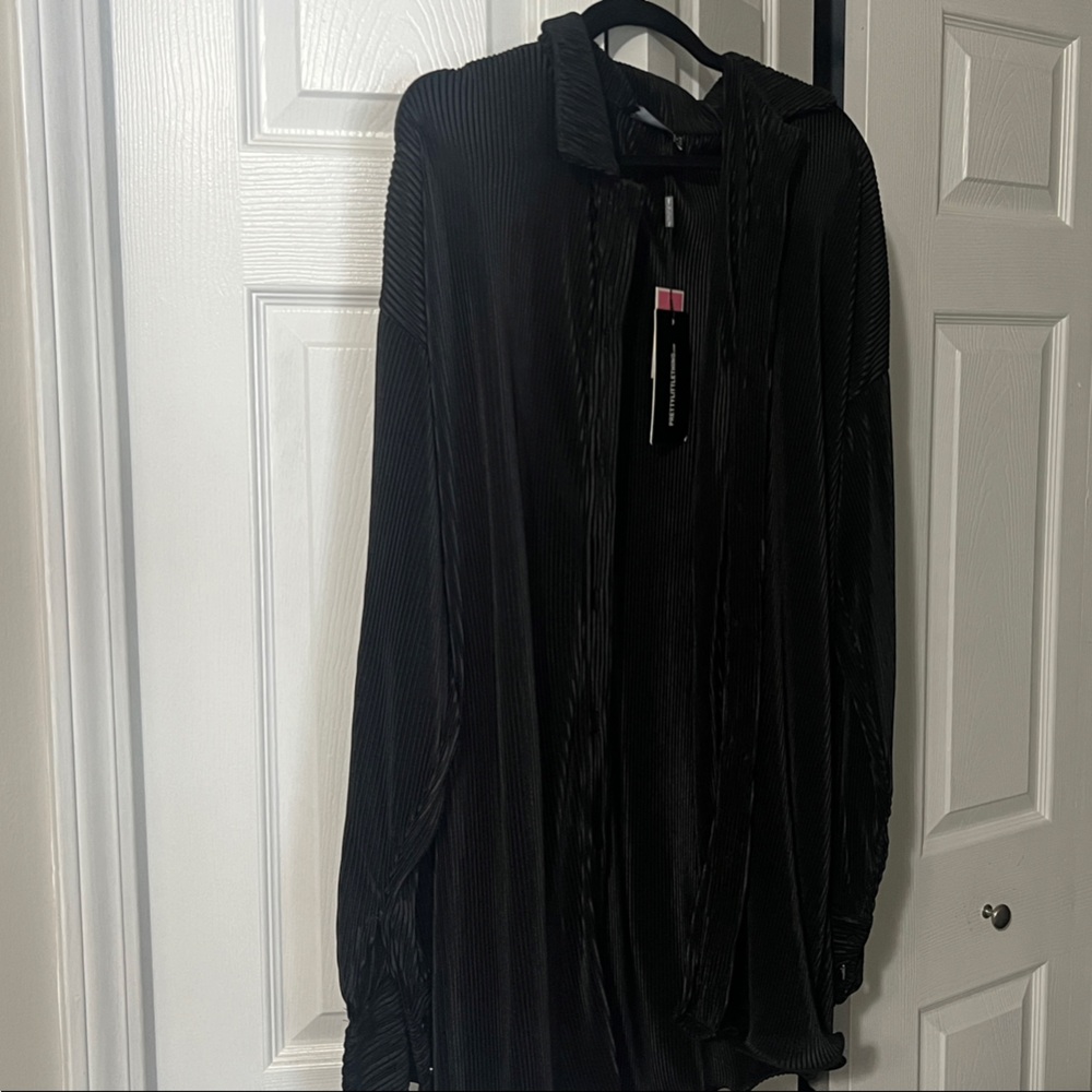 PRETTYLITTLETHING NWT Women’s Black Plisse Frill Hem Shirt Dress